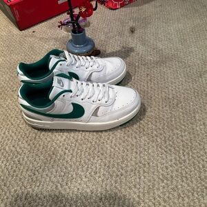 Nike White and Green Sneakers